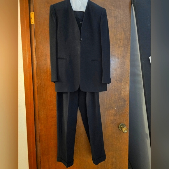 Like new Jones New York petite 3 piece tailored pants suit. - Picture 1 of 9